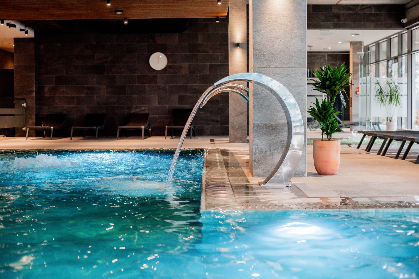 Strefa Wellness i SPA — basen z fontanną